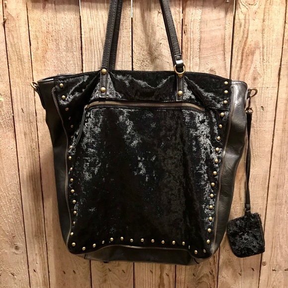 Madden Girl Handbags - Madden Girl shoulder bag.